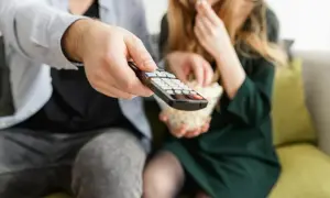 Abonament RTV za dwa mieszkania: Kiedy płacisz raz, a kiedy podwójnie?