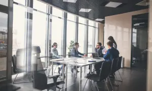 Ile zarabiają rady nadzorcze SM? Stawki, podatki i nowe limity