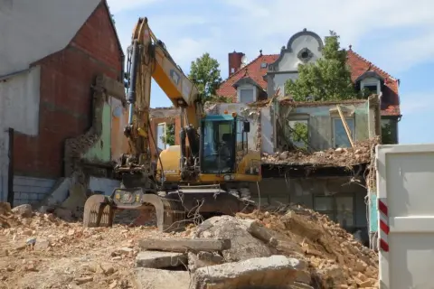 Rozbiórka budynku: Prawa lokatora, lokal zamienny i odszkodowanie