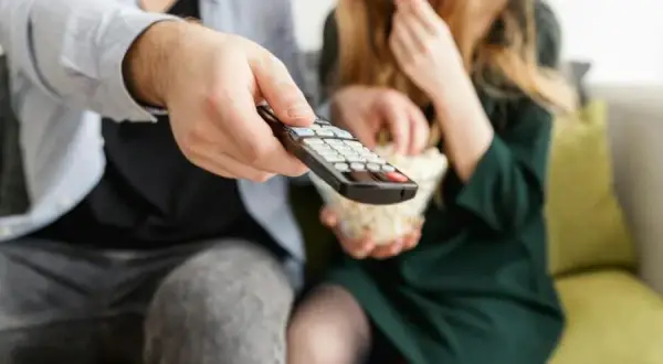 Abonament RTV za dwa mieszkania: Kiedy płacisz raz, a kiedy podwójnie?