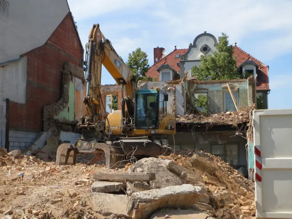 Rozbiórka budynku: Prawa lokatora, lokal zamienny i odszkodowanie