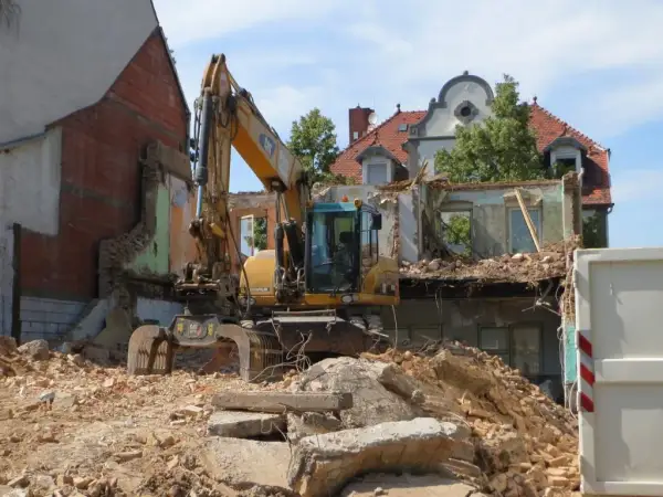 Rozbiórka budynku: Prawa lokatora, lokal zamienny i odszkodowanie